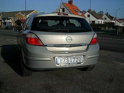 Begagnad Opel Astra Enjoy 105 HK (77 kW) 2005 Grå Halvkombi