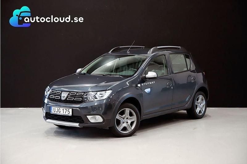 Mörkgrå Begagnad 2016 Dacia Sandero Stepway Halvkombi | 99 800 kr (Lite dyr) - Bild 1/3