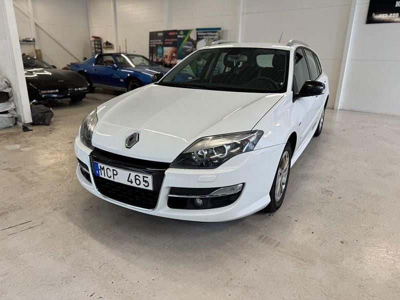 Vit Begagnad 2012 Renault Laguna GrandTour Kombi | 30 000 kr (Bra pris) - Bild 1/4