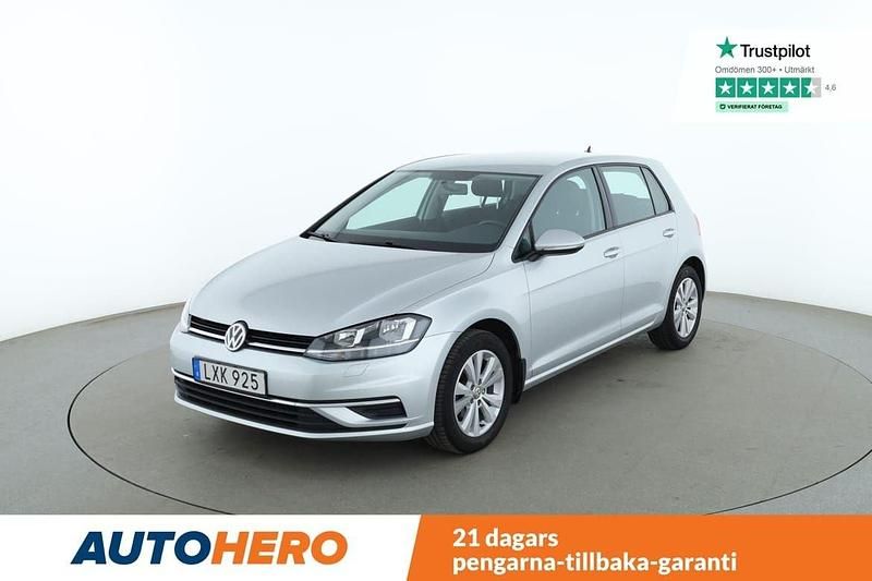 Silver Begagnad 2018 VW Golf VII Halvkombi | 149 000 kr (Marknadspris) - Bild 1/4