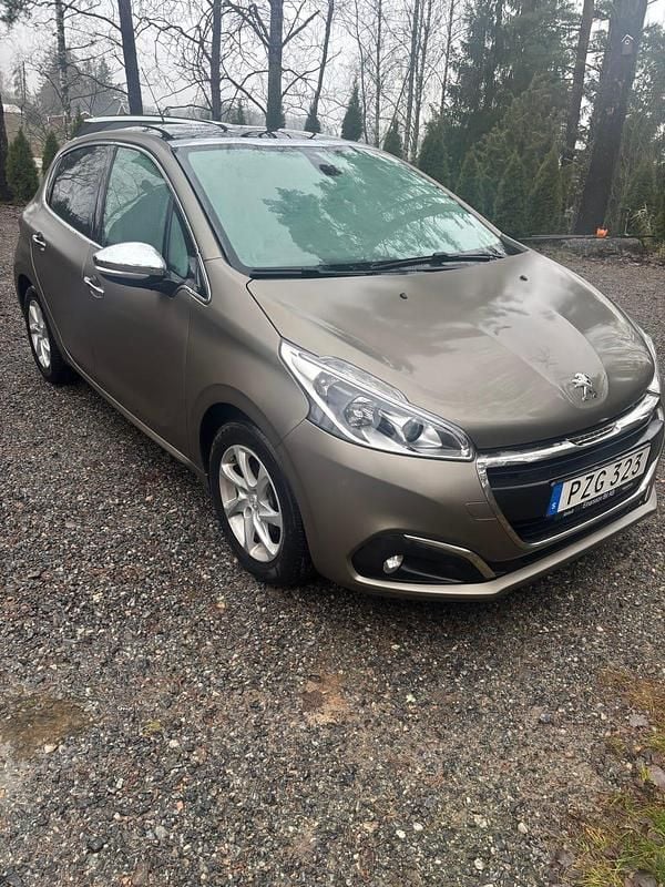 Begagnad Peugeot 208 82 HK (60 kW) 2015 Halvkombi