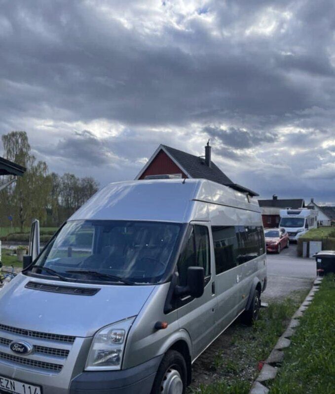 Grå Begagnad 2012 Ford Transit Minibuss | 160 000 kr - Bild 1/4
