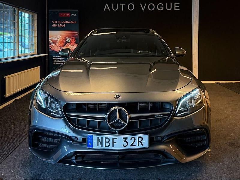 Mörkgrå (grå) Begagnad 2017 Mercedes E63S AMG AMG Kombi | 599 900 kr - Bild 1/4