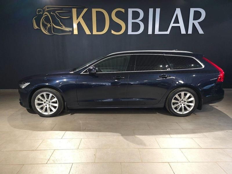 Mörkblå (blå) Begagnad 2018 Volvo V90 Momentum Kombi | 225 000 kr - Bild 1/4