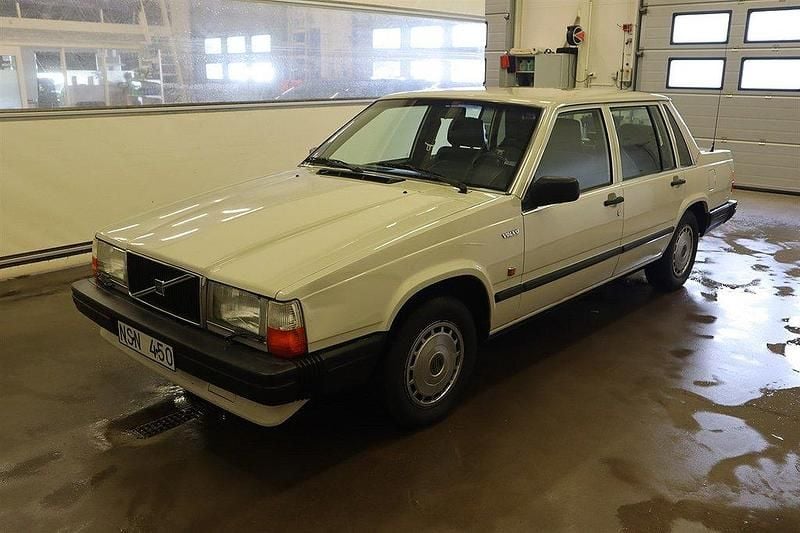 Ljusgrå Begagnad 1988 Volvo 740 Sedan | 55 000 kr - Bild 1/4