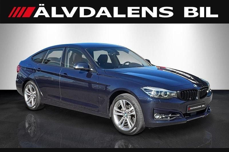 Blå Begagnad 2020 BMW 320 Gran Turismo Sport Line Halvkombi | 229 000 kr (Bra pris) - Bild 1/4