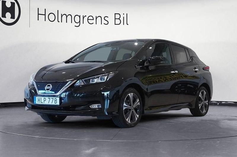 Svart Begagnad 2021 Nissan Leaf Tekna Halvkombi | 209 900 kr (Marknadspris) - Bild 1/4