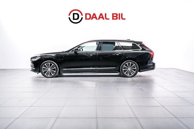 Svart Begagnad 2022 Volvo V90 Core Kombi | 319 700 kr (Marknadspris) - Bild 1/4