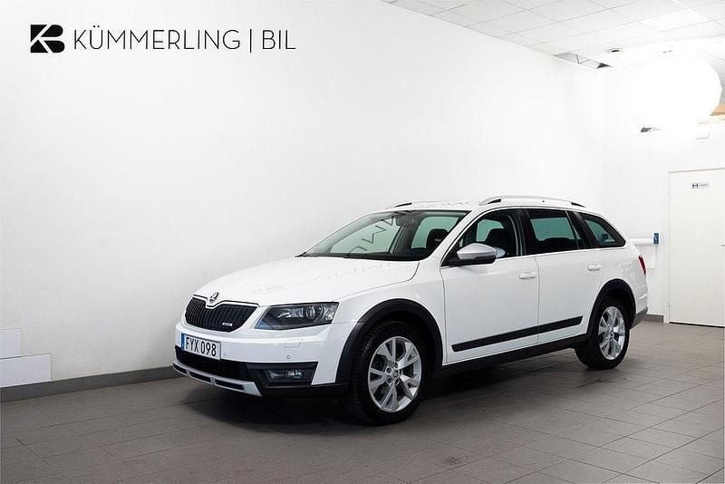 Vit Begagnad 2015 Skoda Octavia Scout Kombi | 144 900 kr (Bra pris) - Bild 1/4