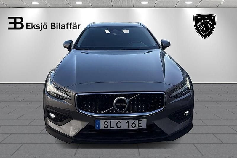 Begagnad Volvo V60 CC Momentum 190 HK (139 kW) 2019 Grå metallic Kombi