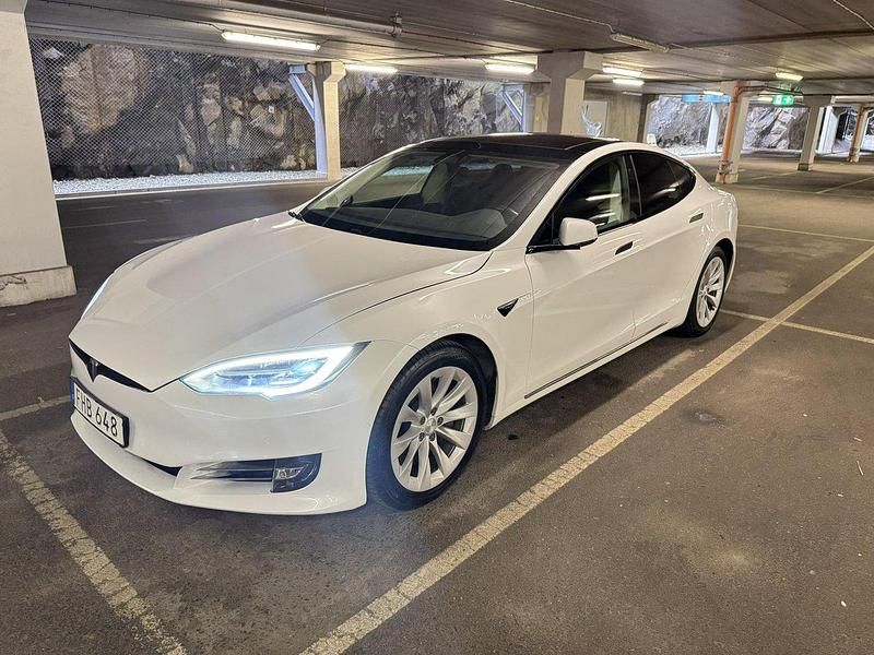 Vit Begagnad 2018 Tesla Model S Sedan | 270 000 kr (Superpris) - Bild 1/4