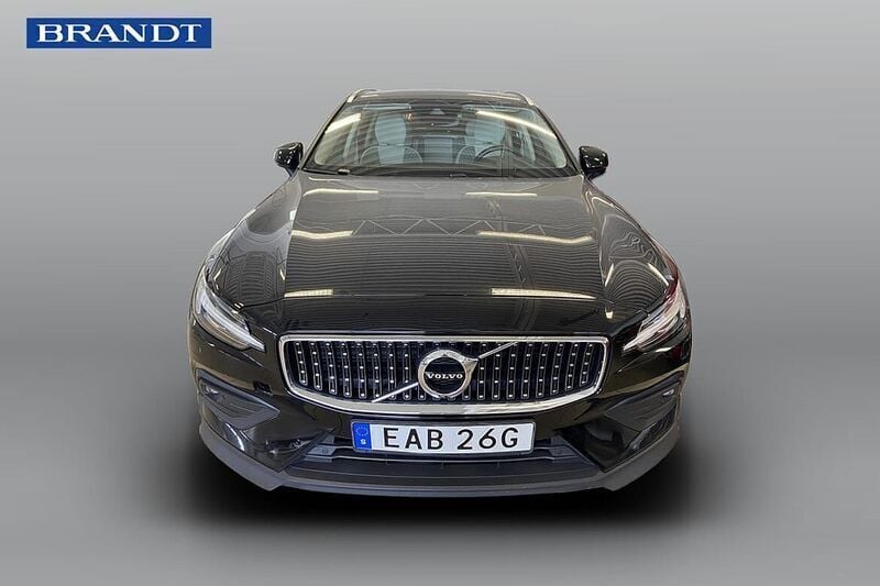 Svart Begagnad 2019 Volvo V60 CC SE Kombi | 319 900 kr (Lite dyr) - Bild 1/4