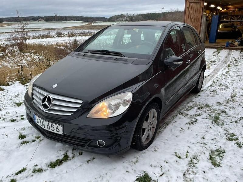 Begagnad Mercedes B180 109 HK (80 kW) 2007 Svart metallic Minibuss
