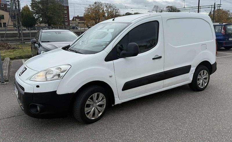 Vit Begagnad 2011 Peugeot Partner Minibuss | 27 000 kr (Marknadspris) - Bild 1/4
