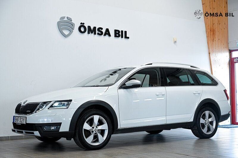 Vit Begagnad 2019 Skoda Octavia Scout Kombi | 174 800 kr (Marknadspris) - Bild 1/4