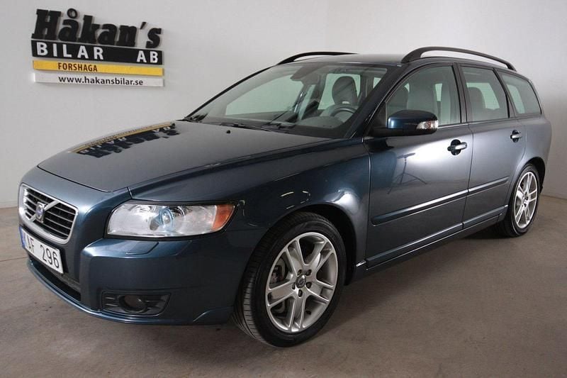 Blå Begagnad 2007 Volvo V50 Momentum Kombi | 79 500 kr (Marknadspris) - Bild 1/4