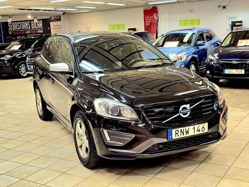 Svart Begagnad 2016 Volvo XC60 R-Design SUV | 196 900 kr (Dyr) - Bild 1/4
