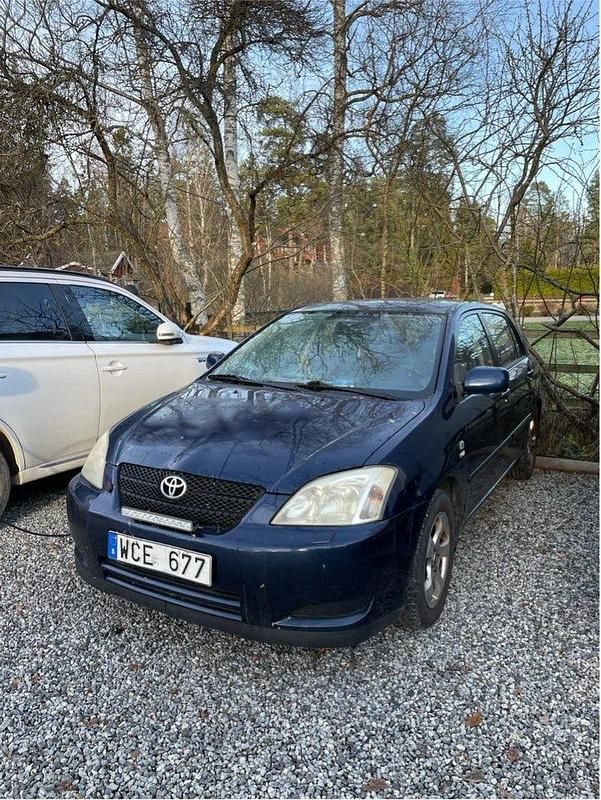 Begagnad 2004 Toyota Corolla Halvkombi | 16 000 kr (Superpris) - Bild 1/3