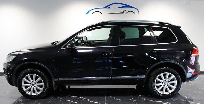 Svart Begagnad 2013 VW Touareg SUV | 198 700 kr (Marknadspris) - Bild 1/4