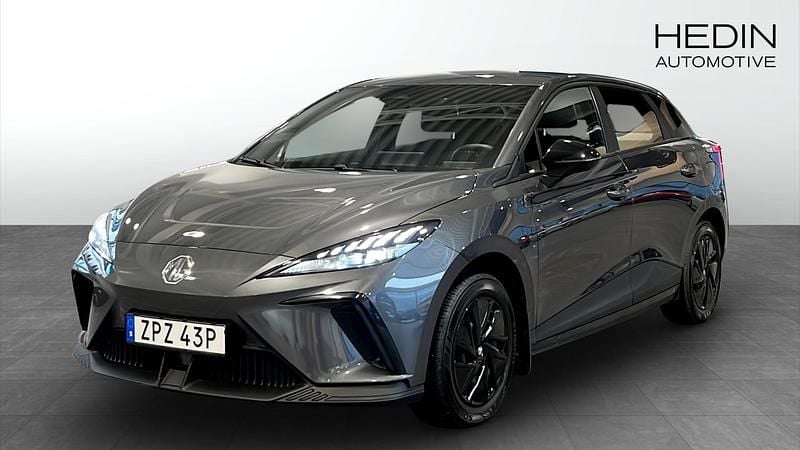 Grå (grey) Begagnad 2023 MG MG4 EV Halvkombi | 249 900 kr (Marknadspris) - Bild 1/4