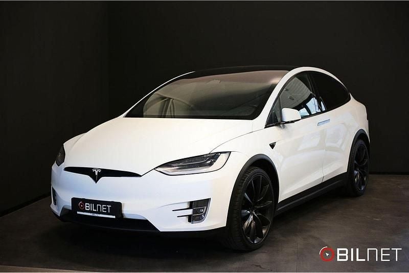 Vit Begagnad 2020 Tesla Model X Long Range SUV | 489 900 kr (Marknadspris) - Bild 1/4