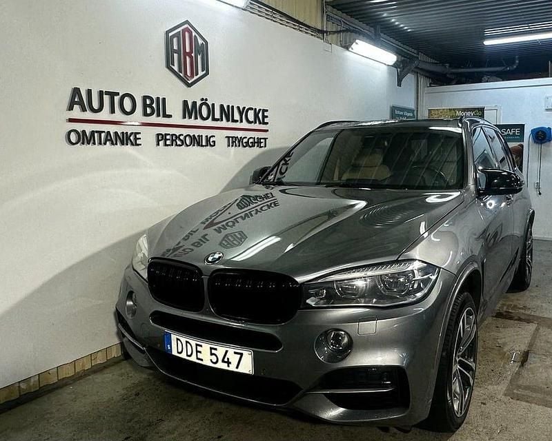 Grå Begagnad 2018 BMW X5 M Sport SUV | 429 000 kr (Marknadspris) - Bild 1/4