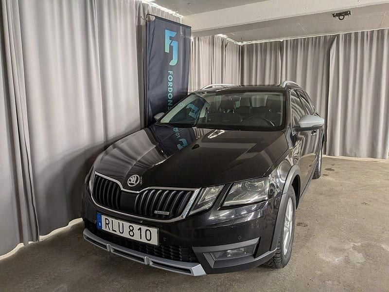 Begagnad Skoda Octavia Scout 150 HK (110 kW) 2019 Svart Kombi