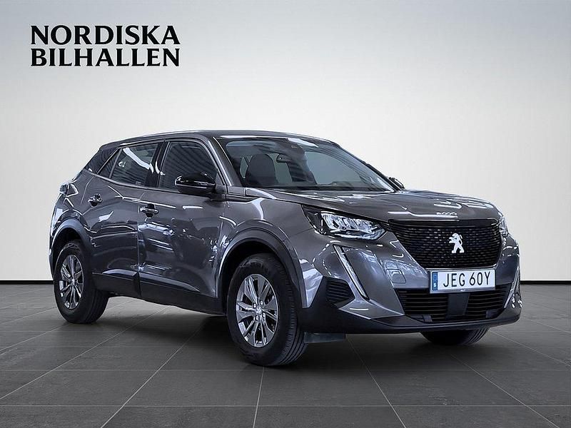 Grå Begagnad 2022 Peugeot 2008 SUV | 229 795 kr (Marknadspris) - Bild 1/4