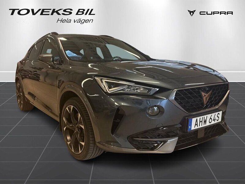 Grå Begagnad 2024 Cupra Formentor VZ SUV | 334 900 kr (Superpris) - Bild 1/4