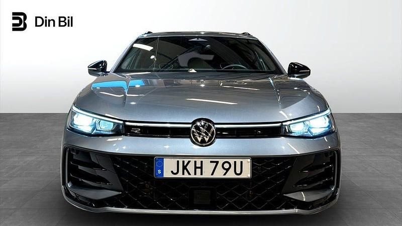 Begagnad VW Passat R-line 193 HK (141 kW) 2024 Diabase grey metallic Kombi