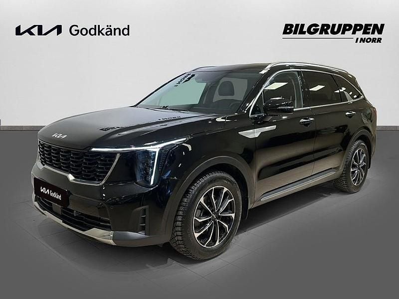 Svart Begagnad 2025 Kia Sorento Advance SUV | 599 900 kr (Marknadspris) - Bild 1/4