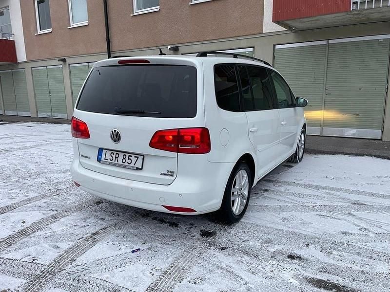 Begagnad VW Touran 150 HK (110 kW) 2015 Minibuss