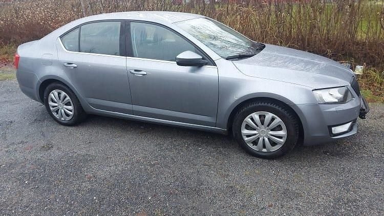 Begagnad Skoda Octavia 140 HK (102 kW) 2013 Mörkt grå Halvkombi
