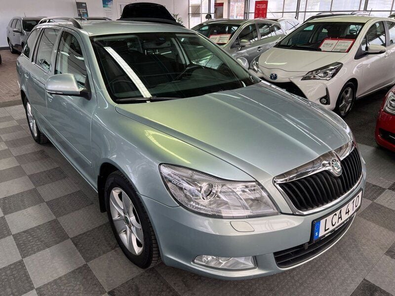 Begagnad Skoda Octavia Elegance 123 HK (90 kW) 2010 Ljusgrön (grön) Kombi