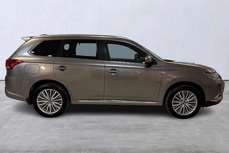 Begagnad Mitsubishi Outlander P-HEV 135 HK (99 kW) 2019 Grå SUV