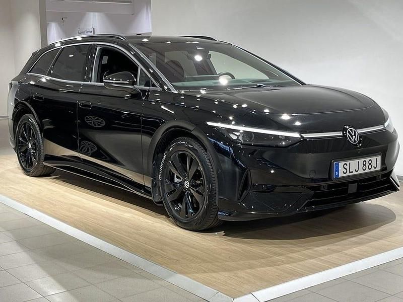 Grenadilla black metallic Begagnad 2025 VW ID.7 Pro Kombi | 629 000 kr (Dyr) - Bild 1/4