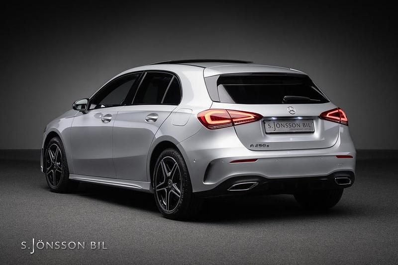 Begagnad Mercedes A250 AMG 218 HK (160 kW) 2023 Iridium silver metallic Halvkombi