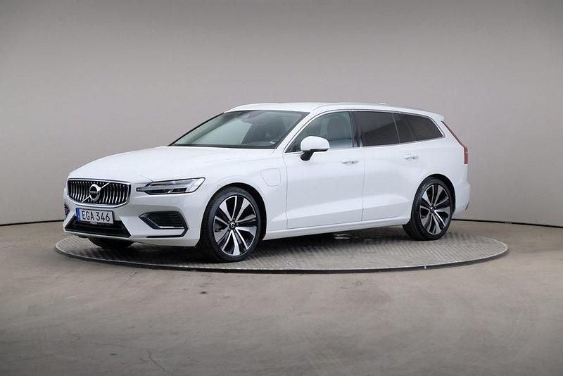 Vit Begagnad 2022 Volvo V60 Inscription Kombi | 329 000 kr (Marknadspris) - Bild 1/4