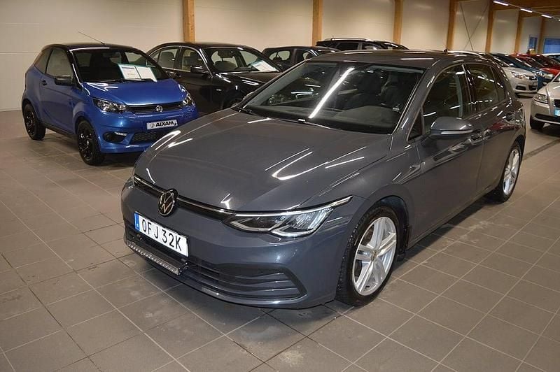 Grå Begagnad 2020 VW Golf VIII Halvkombi | 149 000 kr (Bra pris) - Bild 1/4