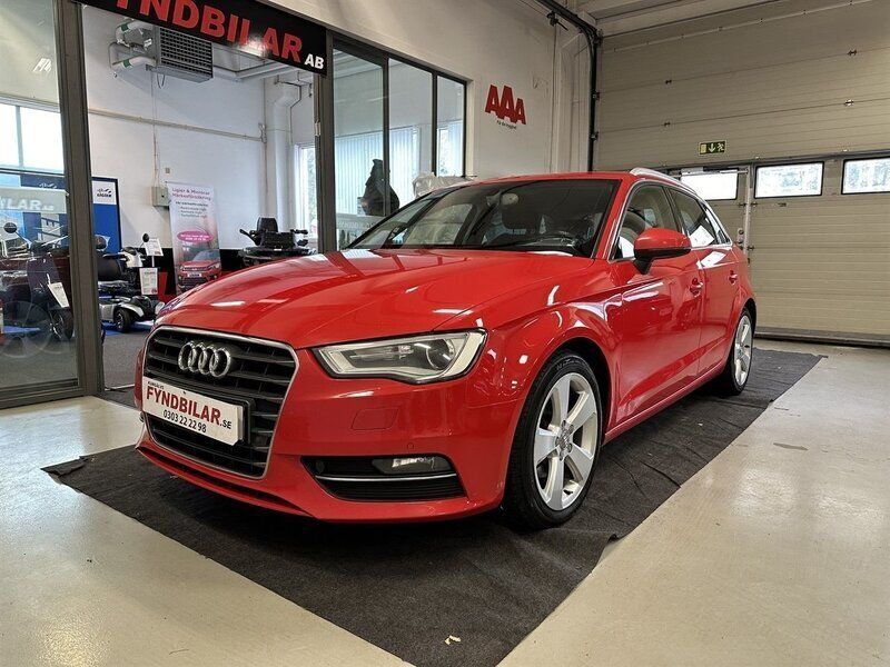 Röd Begagnad 2014 Audi A3 Sportback Ambition Halvkombi | 119 900 kr (Marknadspris) - Bild 1/4
