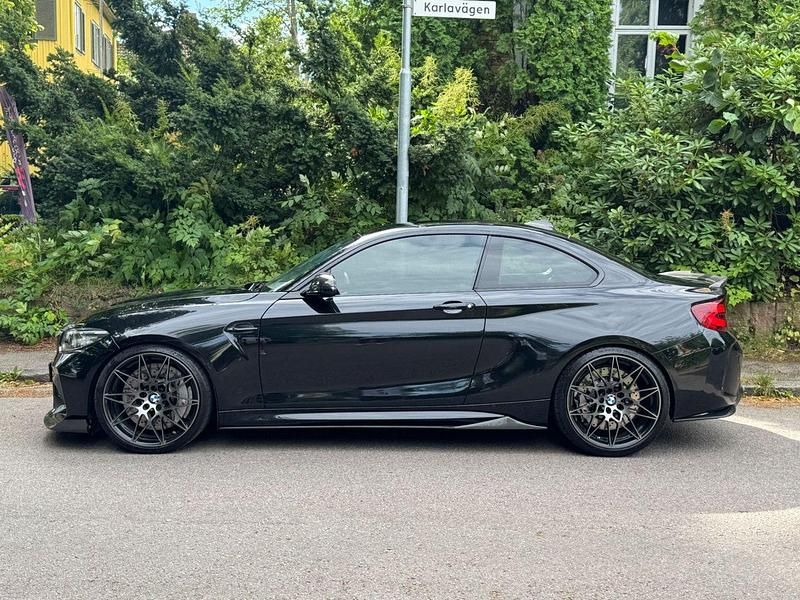 Svart Begagnad 2020 BMW M2 Competition Edition Sportkupé | 579 000 kr (Bra pris) - Bild 1/4