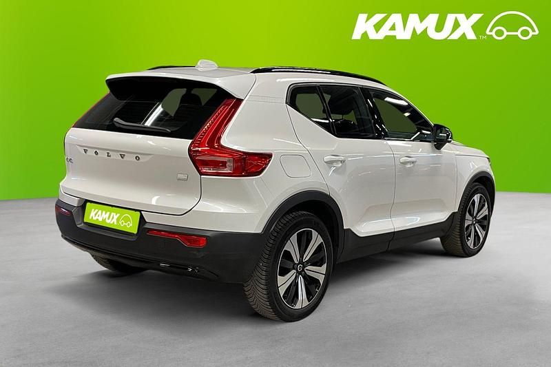 Begagnad Volvo XC40 R-Design 211 HK (155 kW) 2023 Vit SUV