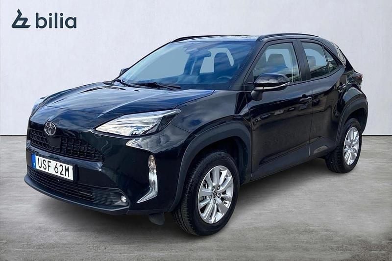 Svart Begagnad 2024 Toyota Yaris Hybrid Active SUV | 289 900 kr (Dyr) - Bild 1/4