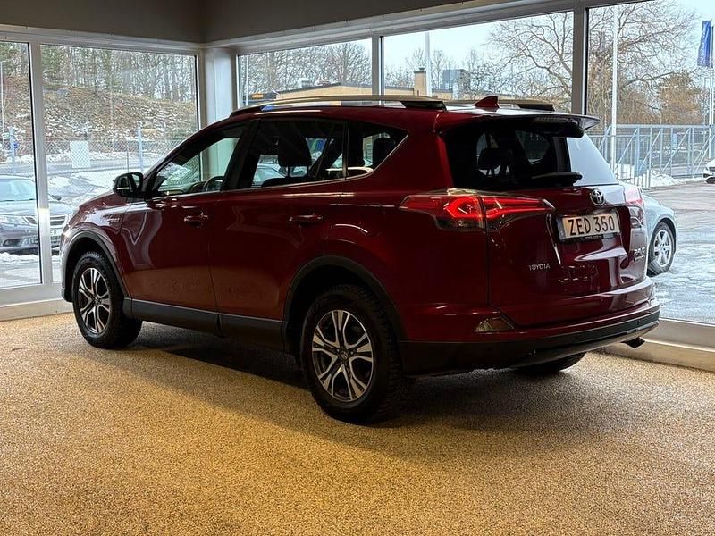 Begagnad Toyota RAV4 Hybrid Edition 197 HK (144 kW) 2017 Röd SUV