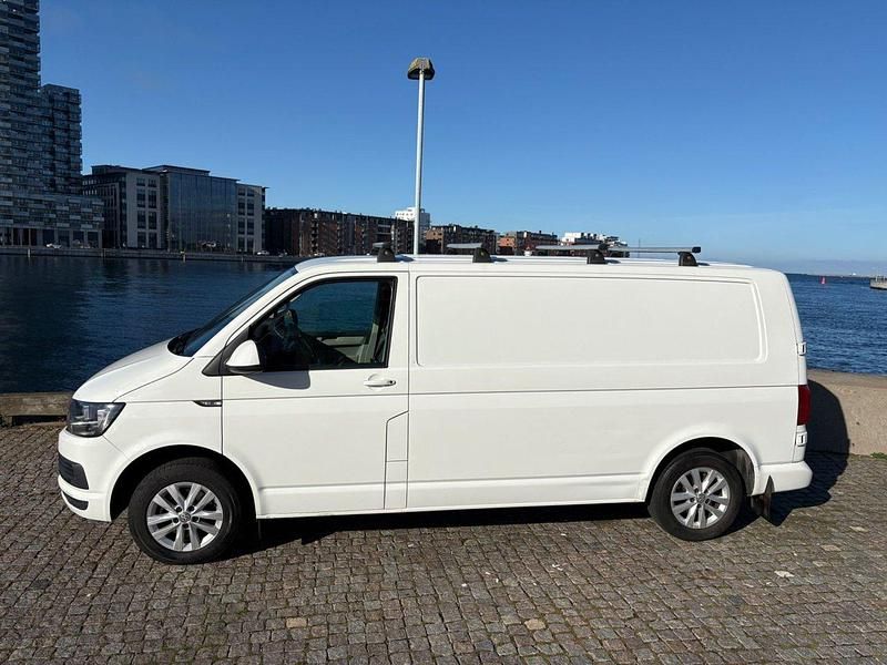 Vit Begagnad 2019 VW T6.1 Van | 229 000 kr (Marknadspris) - Bild 1/4
