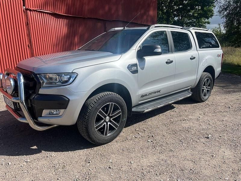 Grå Begagnad 2018 Ford Ranger Wildtrack Pickup | 279 900 kr (Marknadspris) - Bild 1/4