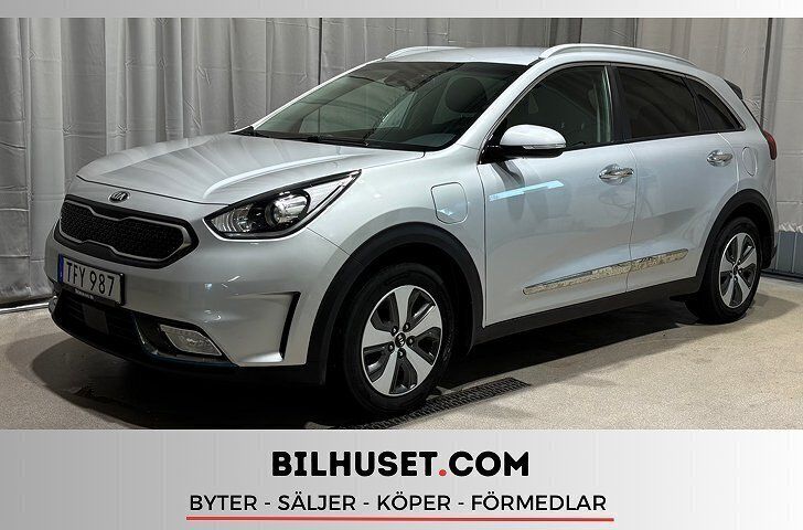 Grå Begagnad 2017 Kia Niro Advance SUV | 129 000 kr (Marknadspris) - Bild 1/4