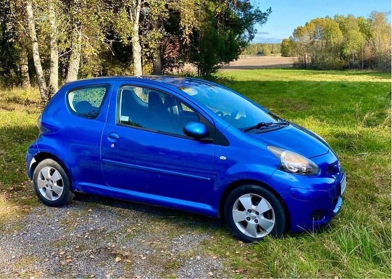 Blå Begagnad 2009 Toyota Aygo Halvkombi | 15 000 kr (Bra pris) - Bild 1/4