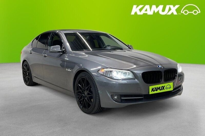 Grå Begagnad 2011 BMW 550 Sedan | 149 800 kr - Bild 1/4