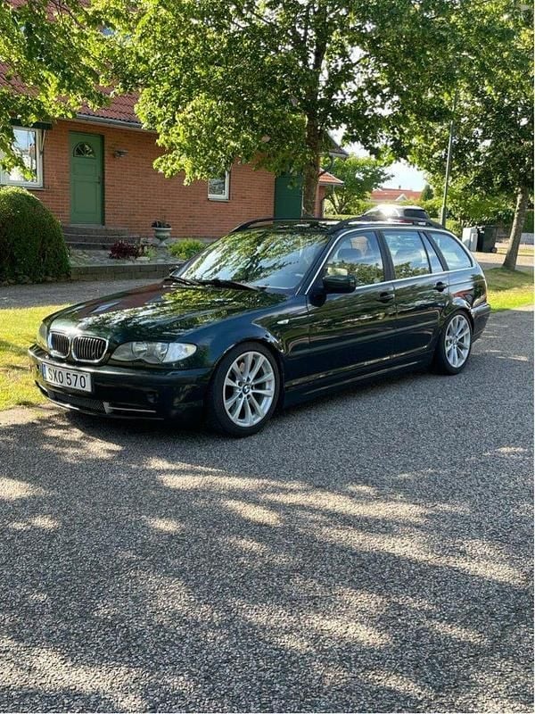 Grön Begagnad 2002 BMW 330 Kombi | 52 000 kr (Dyr) - Bild 1/4